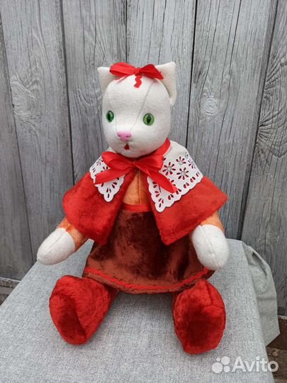 Кошка из плюша