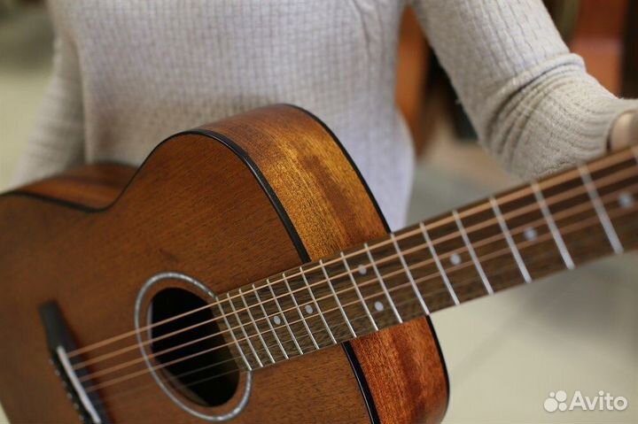 Акустическая гитара