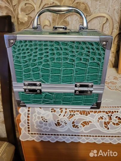 Бьются кейс для косметики