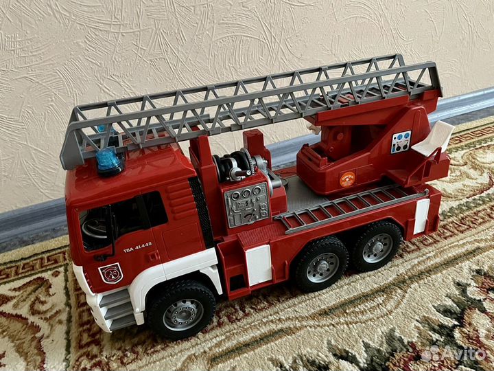 Машина пожарная bruder