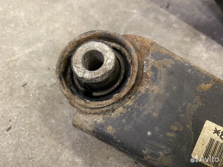 Задние подпружинные рычаги Passat B6