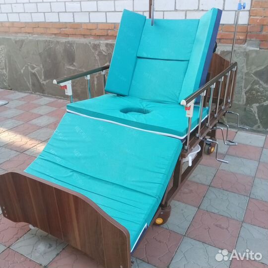 Кровать для лежачих больных с туалетом