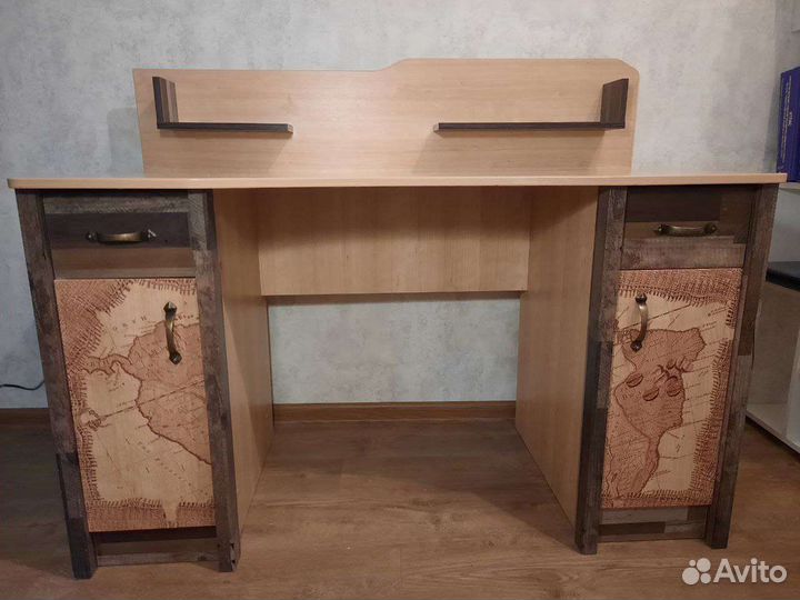 Письменный стол для школьника
