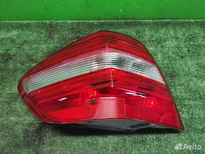 Фонарь задний наружный левый Mercedes Benz ML W16