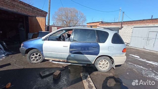 Toyota Ipsum 2.0 AT, 1996, 300 000 км