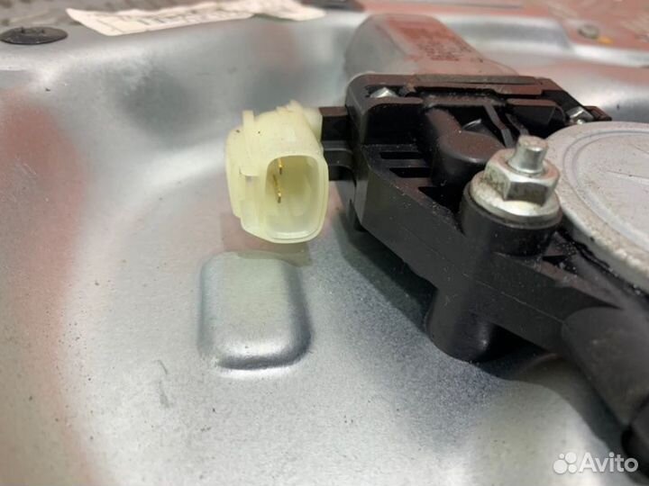 Стеклоподъемник передний правый Kia Cerato TD