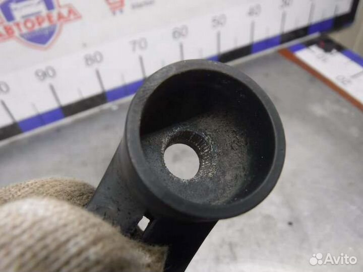 Поводок дворника передний левый Mitsubishi Pajero