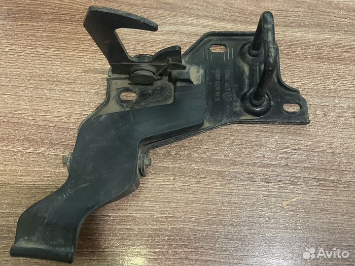 Крючок капота фабия 2