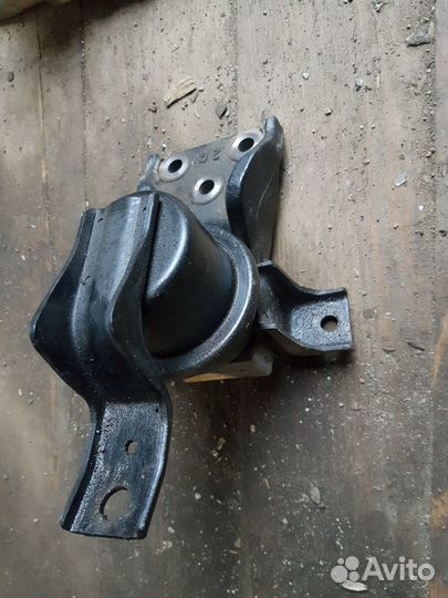 Подушка опора двигателя Mitsubishi Lancer 9