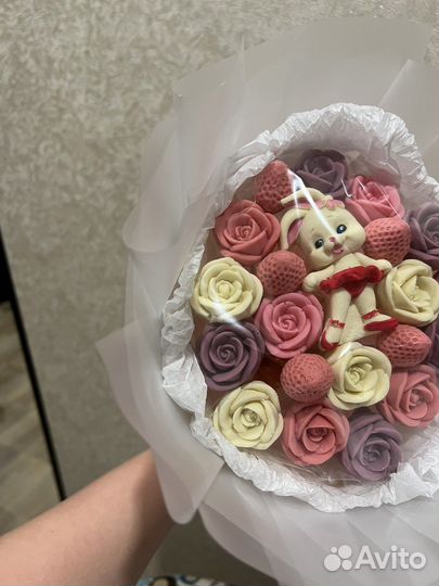 Букет для девочки из шоколадных цветов