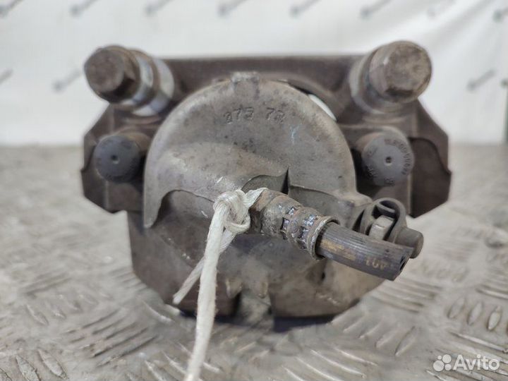 Суппорт передний правый Bmw 3-Series E90 N43B20