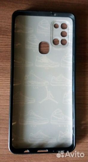 Чехлы на смартфоны