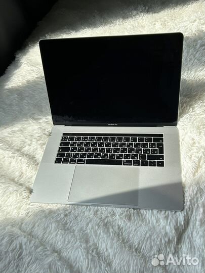 Macbook pro 15 2017 i7 16gb