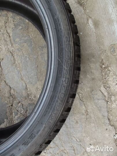 Nokian Tyres Hakkapeliitta 8 255/35 R20