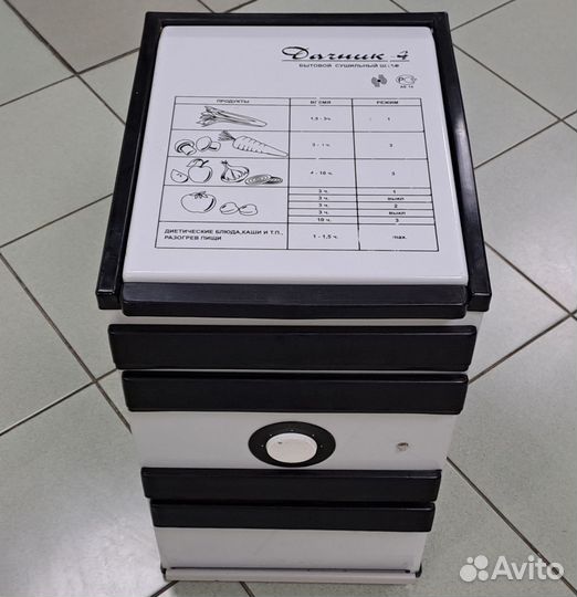 Сушилка для овощей и фруктов электрошкаф Дачник-4