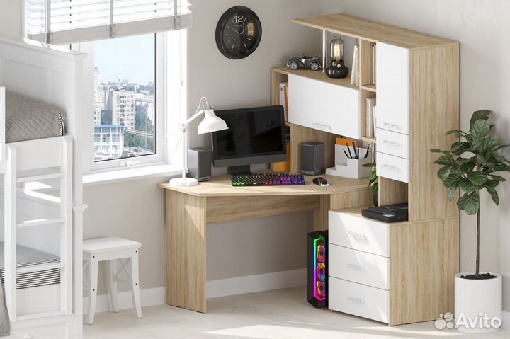 Компьютерный стол угловой с полками