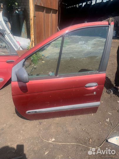 Передняя левая дверь Renault Scenic 1