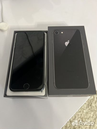 iPhone 8, 64 ГБ