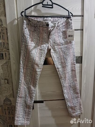 Джинсы новые, размер 24