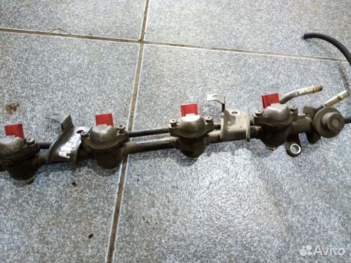 Форсунка инжекторная электрическая Nissan Avenir 1