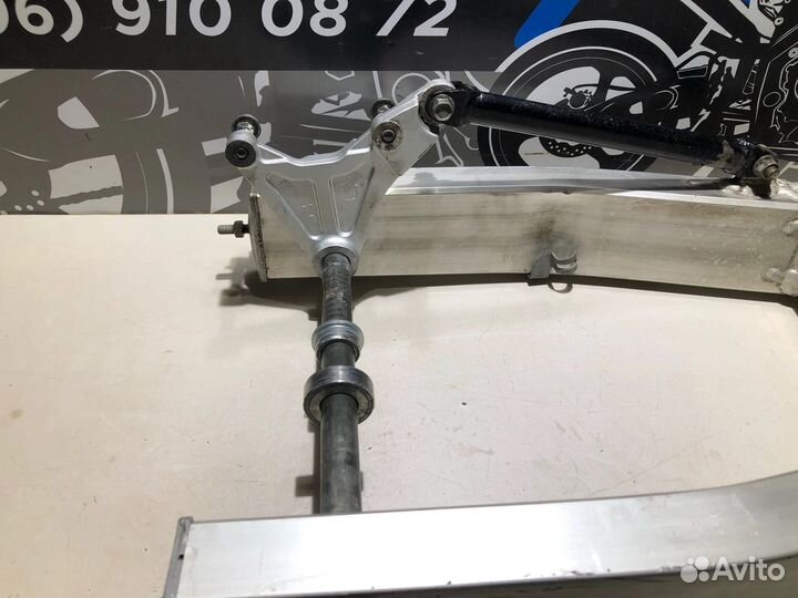 Маятник в сборе Yamaha FZ 400 Fazer 1997г