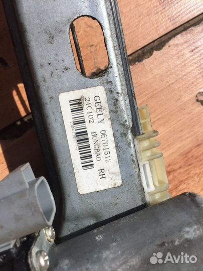 Стеклоподъёмник передний правый Geely Emgrand EC7