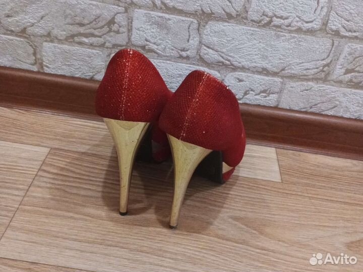 Туфли на каблуке
