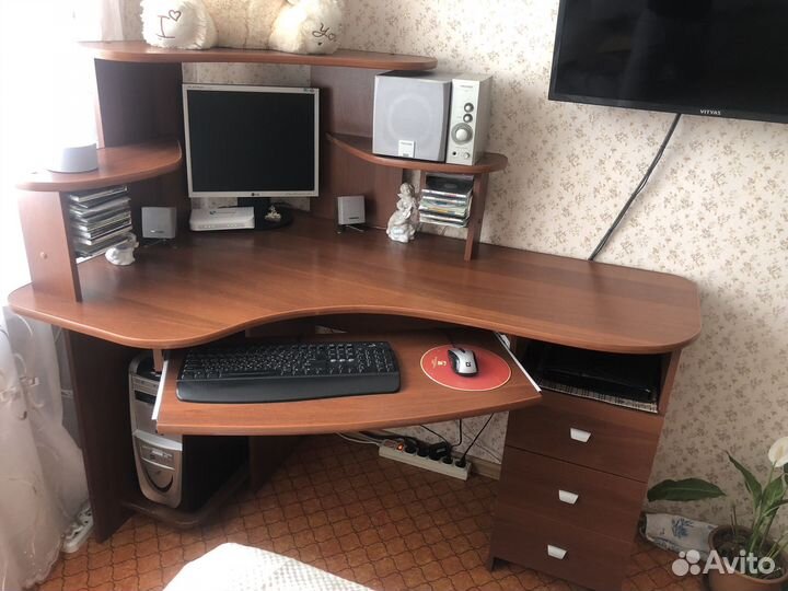 Компьютерный стол