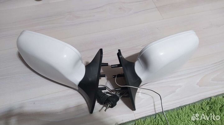 Зеркала на авто (неизвестная модель) Правое-сколы
