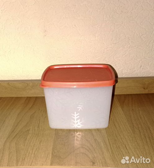 Контейнер Tupperware