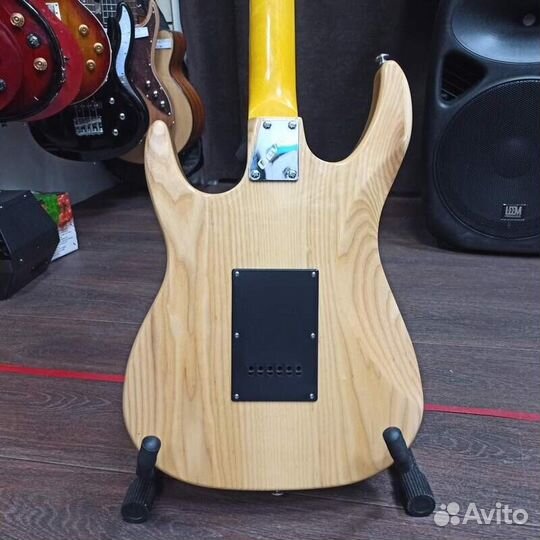 Электрогитара Clevan + аксессуары