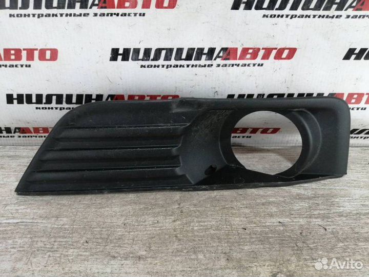 Решетка противотуманной фары правая Ford Focus 2