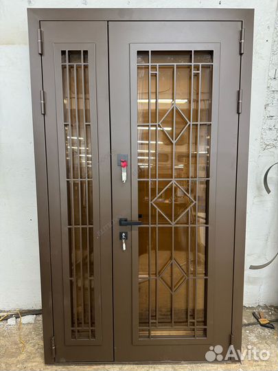 Двустворчатая входная дверь с терморазрывом