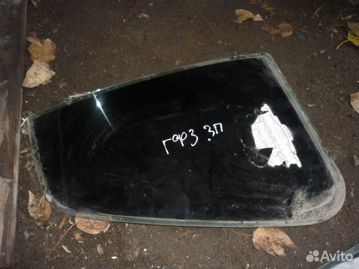 Форточка задняя правая Фольцваген Гольф 3