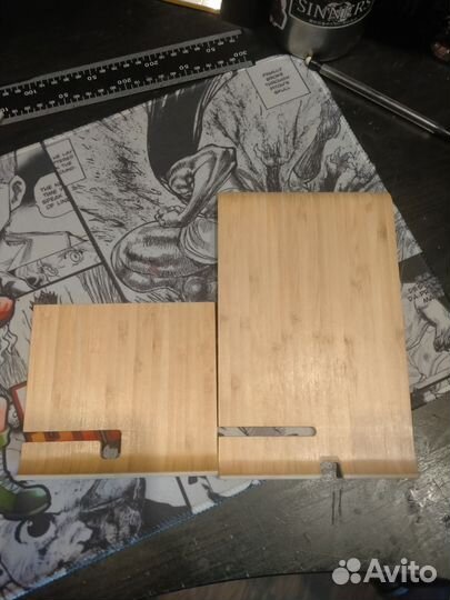 Подставка для телефона из дерева и планшета