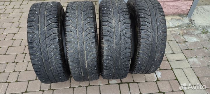 Bridgestone Ice Cruiser 7000S 215/65 R16 98T