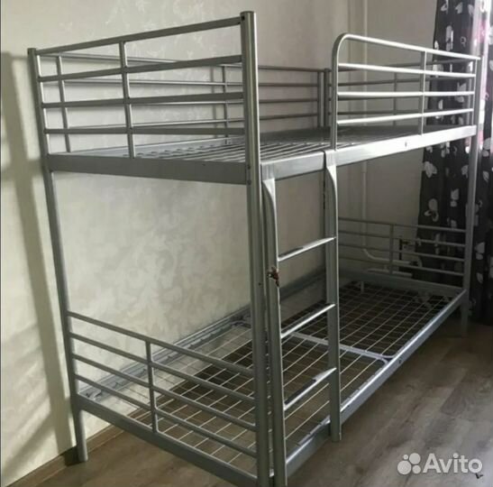 Двухъярусная кровать металлическая