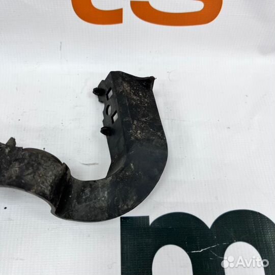 Кронштейн Audi A5 8W 2022