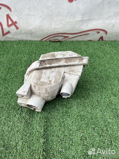 Противотуманная фара правая Toyota Land Cruiser