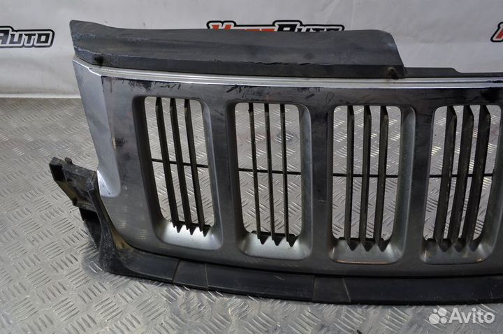 Б/У Б/У Решетка радиатора Jeep Grand Cherokee WK2