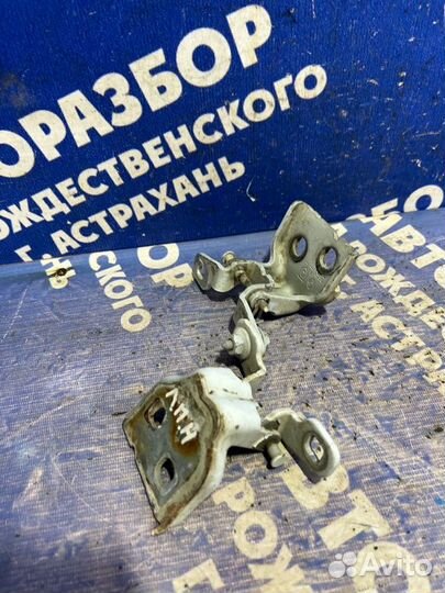 Петля двери Renault Logan 1 седан 2008