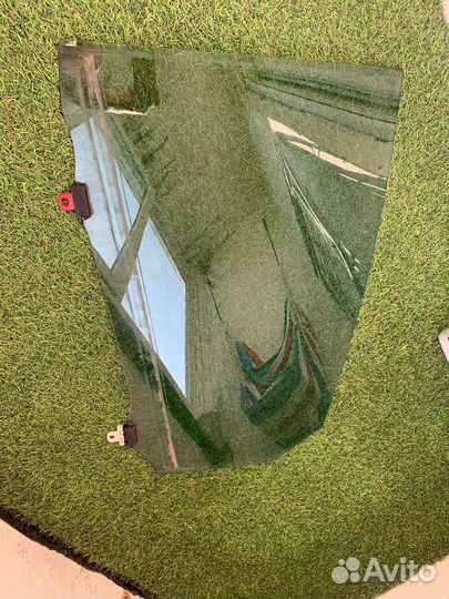 Стекло на заднюю левую дверь toyota prius