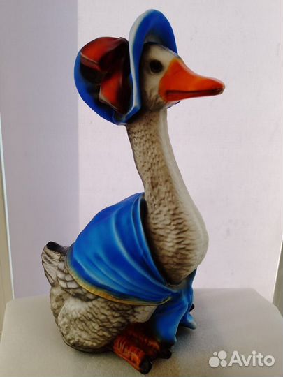 Садовая фигура Гусыня в косынке