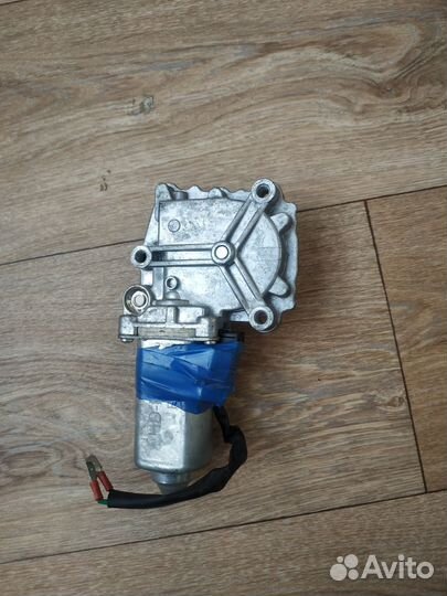 Моторчик стеклоподъёмника левый FH 12