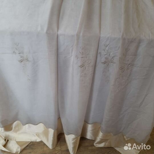 Тюль-вуаль с вышивкой с атласным низом. выс.280 см