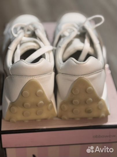 Кроссовки новые