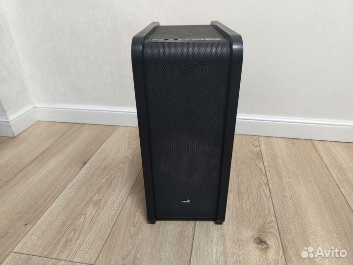 Корпус для компьютера AeroCool QS-240