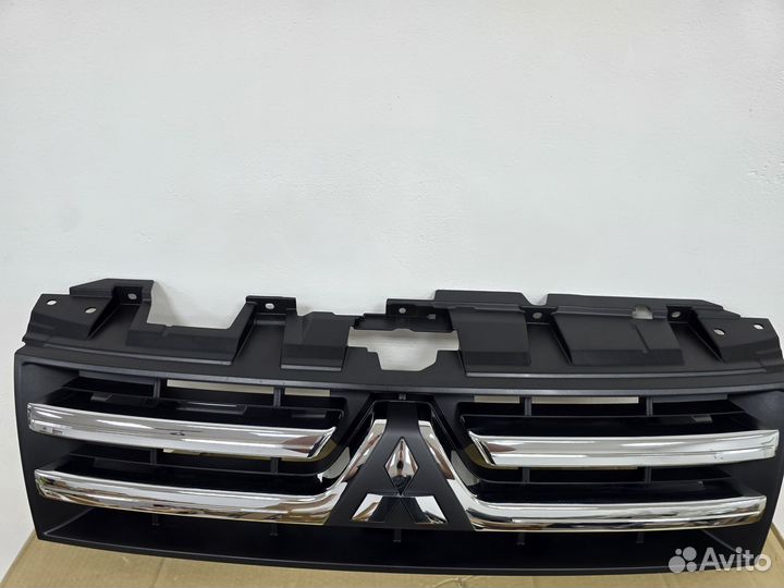 Решетка радиатора паджеро монтеро 4