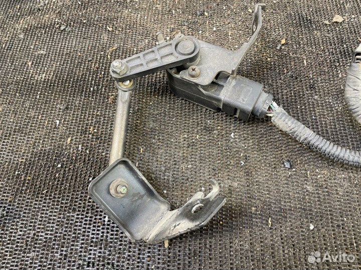 Датчик положения кузова задний Nissan X-Trail T31