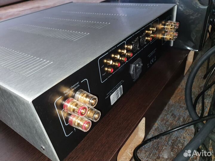Усилитель стерео Hegel H200